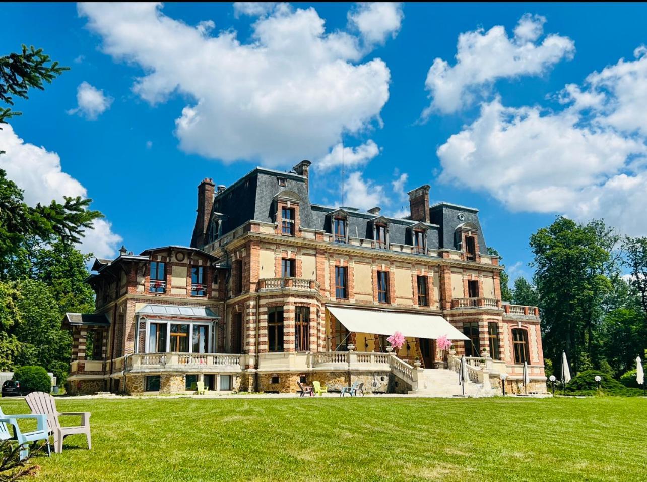 Chateau De Crenille -Appartements Chaumes-en-Brie Buitenkant foto