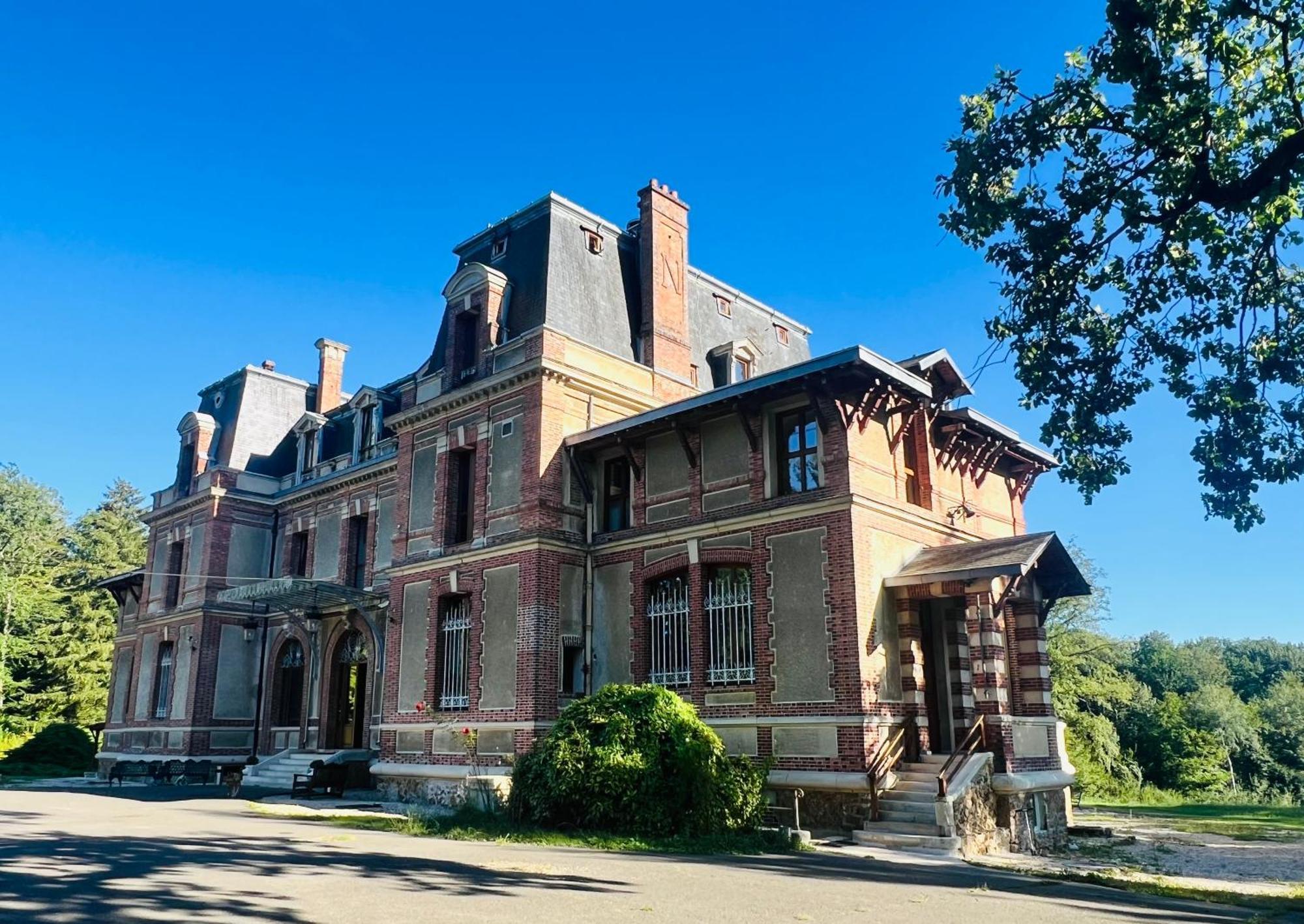 Chateau De Crenille -Appartements Chaumes-en-Brie Buitenkant foto